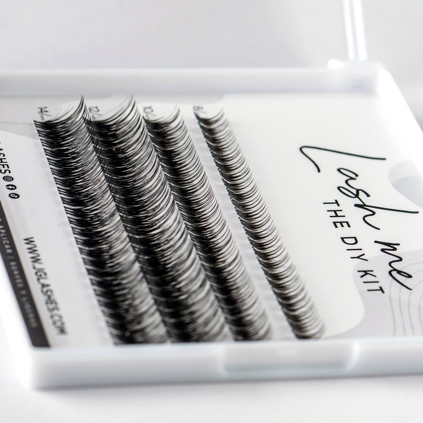 Lash me. The DIY Kit Volume